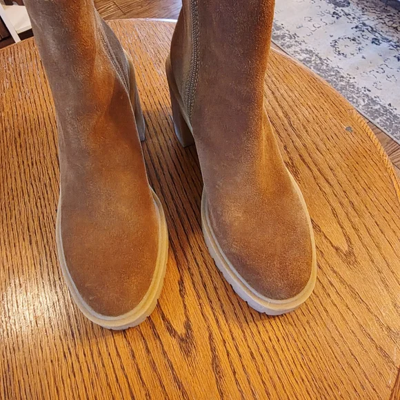 Dolce Vita Platform Tan Ankle Boots - Picture 5 of 7